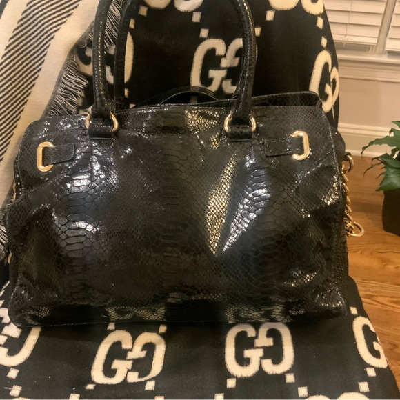 Micheal Kors Purse - Picture 4 of 9